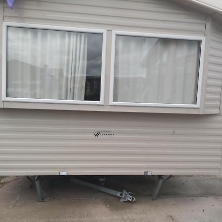 D24 Is A 2 Bedroom 6 Berth Caravan Close To The Beach On Whitehouse Leisure Park In Towyn Near Rhyl With Decking And Private Parking Space This Is A Pet Free Caravan Abergele Exterior foto