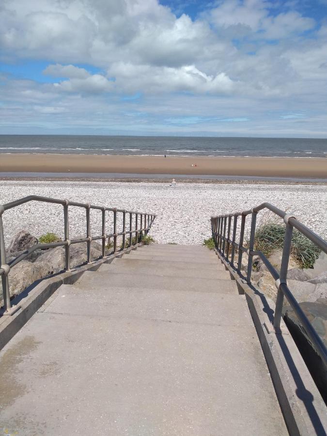 D24 Is A 2 Bedroom 6 Berth Caravan Close To The Beach On Whitehouse Leisure Park In Towyn Near Rhyl With Decking And Private Parking Space This Is A Pet Free Caravan Abergele Exterior foto