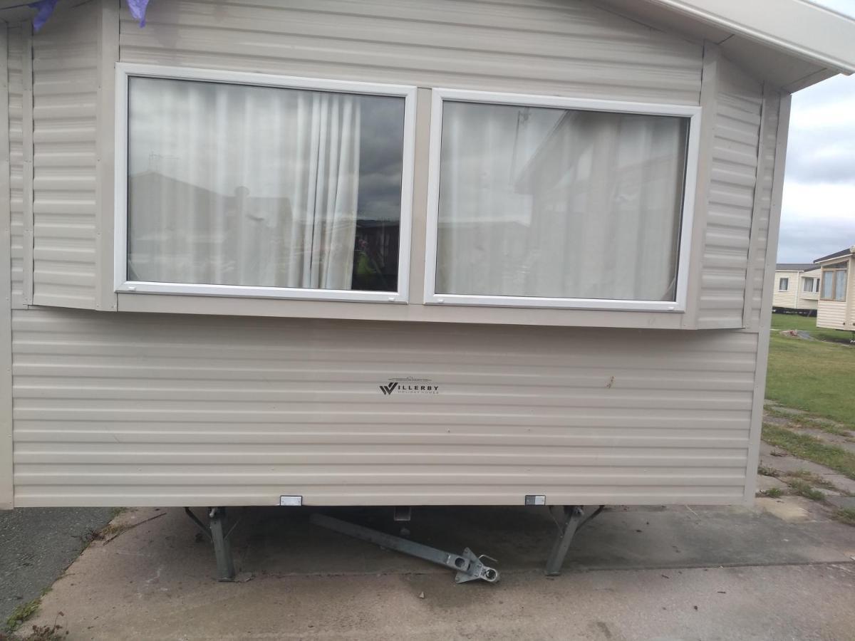 D24 Is A 2 Bedroom 6 Berth Caravan Close To The Beach On Whitehouse Leisure Park In Towyn Near Rhyl With Decking And Private Parking Space This Is A Pet Free Caravan Abergele Exterior foto