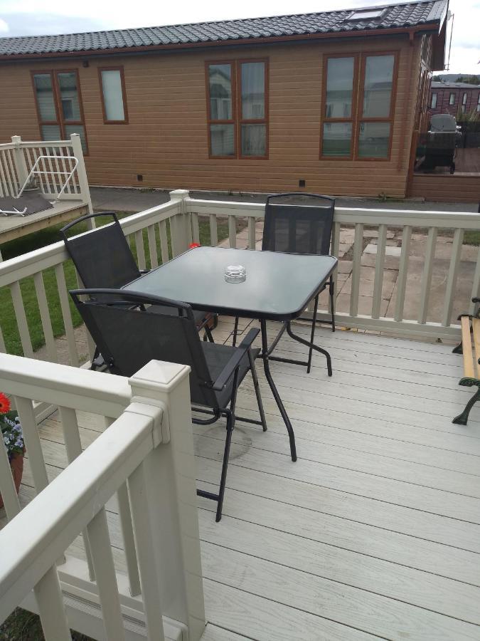 D24 Is A 2 Bedroom 6 Berth Caravan Close To The Beach On Whitehouse Leisure Park In Towyn Near Rhyl With Decking And Private Parking Space This Is A Pet Free Caravan Abergele Exterior foto