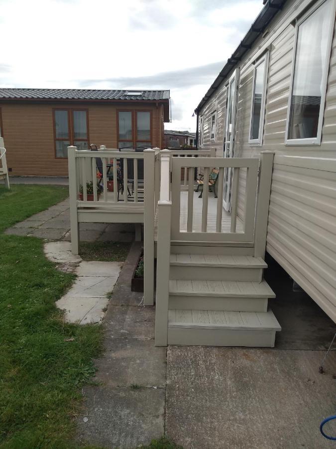 D24 Is A 2 Bedroom 6 Berth Caravan Close To The Beach On Whitehouse Leisure Park In Towyn Near Rhyl With Decking And Private Parking Space This Is A Pet Free Caravan Abergele Exterior foto