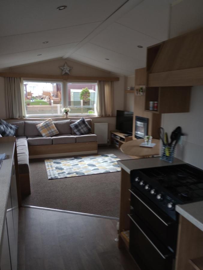 D24 Is A 2 Bedroom 6 Berth Caravan Close To The Beach On Whitehouse Leisure Park In Towyn Near Rhyl With Decking And Private Parking Space This Is A Pet Free Caravan Abergele Exterior foto