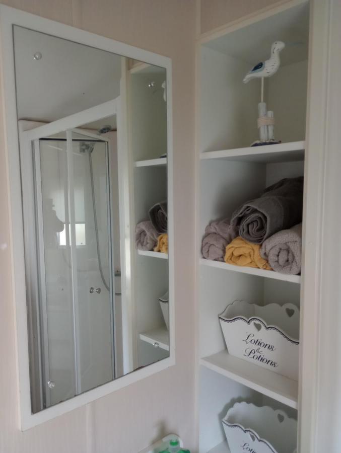 D24 Is A 2 Bedroom 6 Berth Caravan Close To The Beach On Whitehouse Leisure Park In Towyn Near Rhyl With Decking And Private Parking Space This Is A Pet Free Caravan Abergele Exterior foto