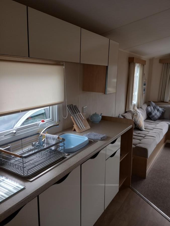 D24 Is A 2 Bedroom 6 Berth Caravan Close To The Beach On Whitehouse Leisure Park In Towyn Near Rhyl With Decking And Private Parking Space This Is A Pet Free Caravan Abergele Exterior foto