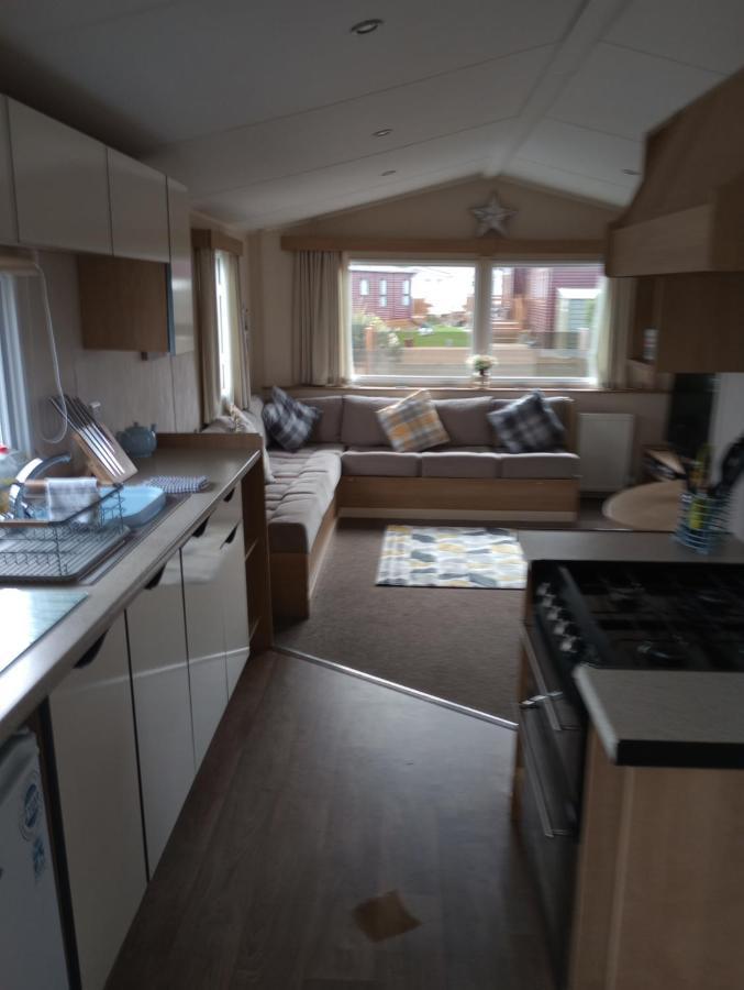 D24 Is A 2 Bedroom 6 Berth Caravan Close To The Beach On Whitehouse Leisure Park In Towyn Near Rhyl With Decking And Private Parking Space This Is A Pet Free Caravan Abergele Exterior foto